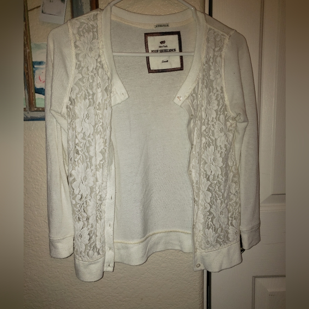 Poof Excellence white with lace front button up cardigan. Size small